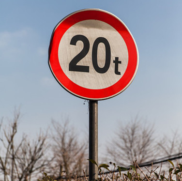 路上的標(biāo)識牌是如何標(biāo)記的？